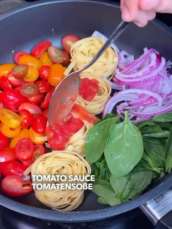 One-Pan Creamy Tomato Spinach Pasta