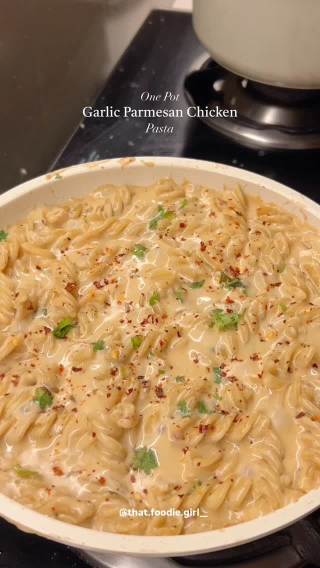 One Pot Garlic Parmesan Chicken Pasta