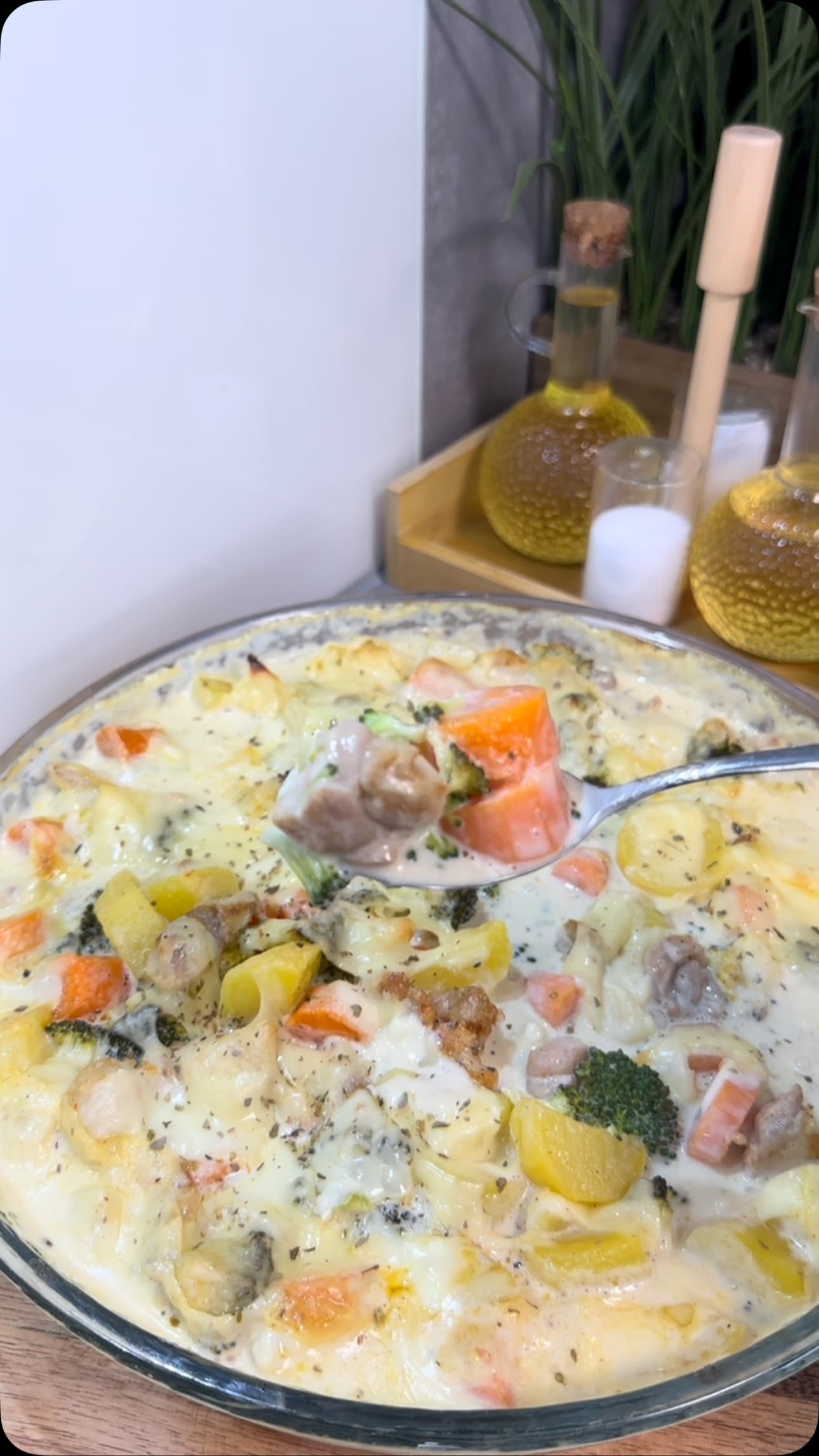 Potato and Chicken Casserole with Creamy Hollandaise by Derya, a frame from the Instagram video