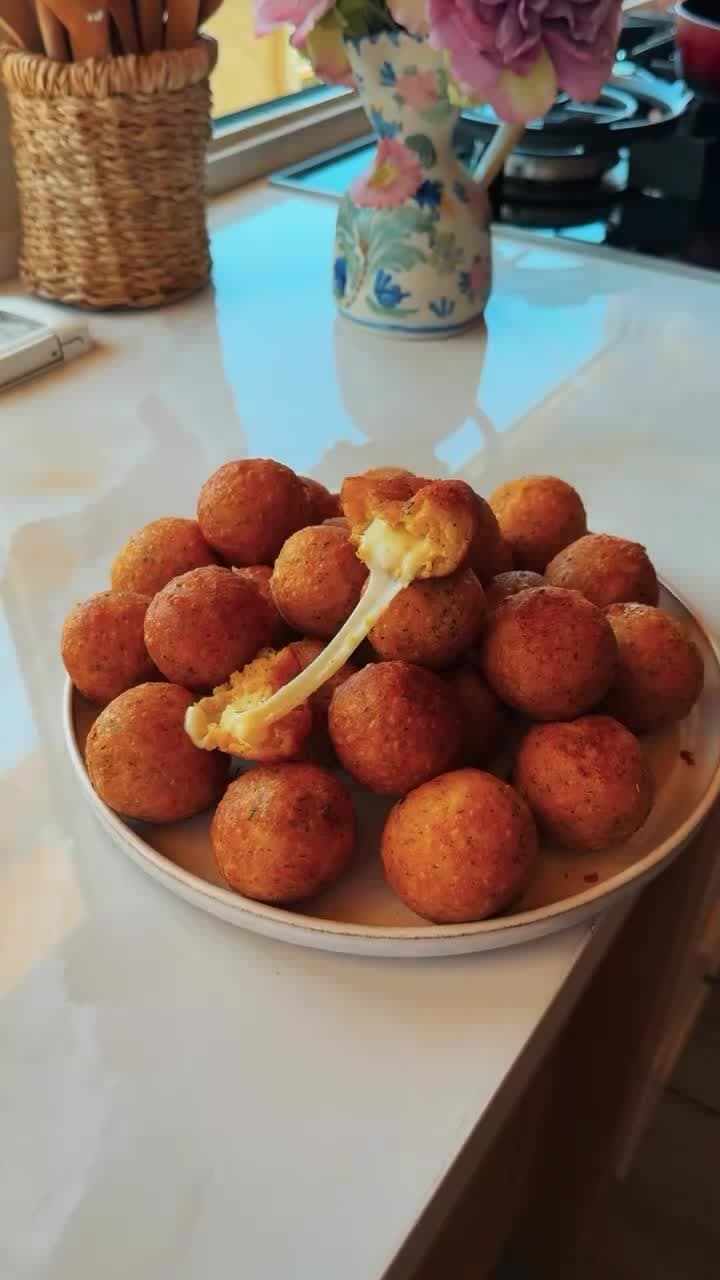 Potato Balls with Mozzarella Filling