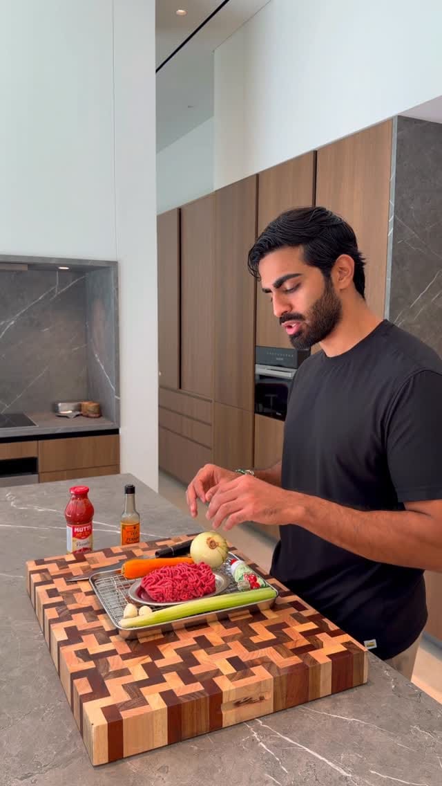Healthy Bolognese on Toast – 30-Minute Recipe