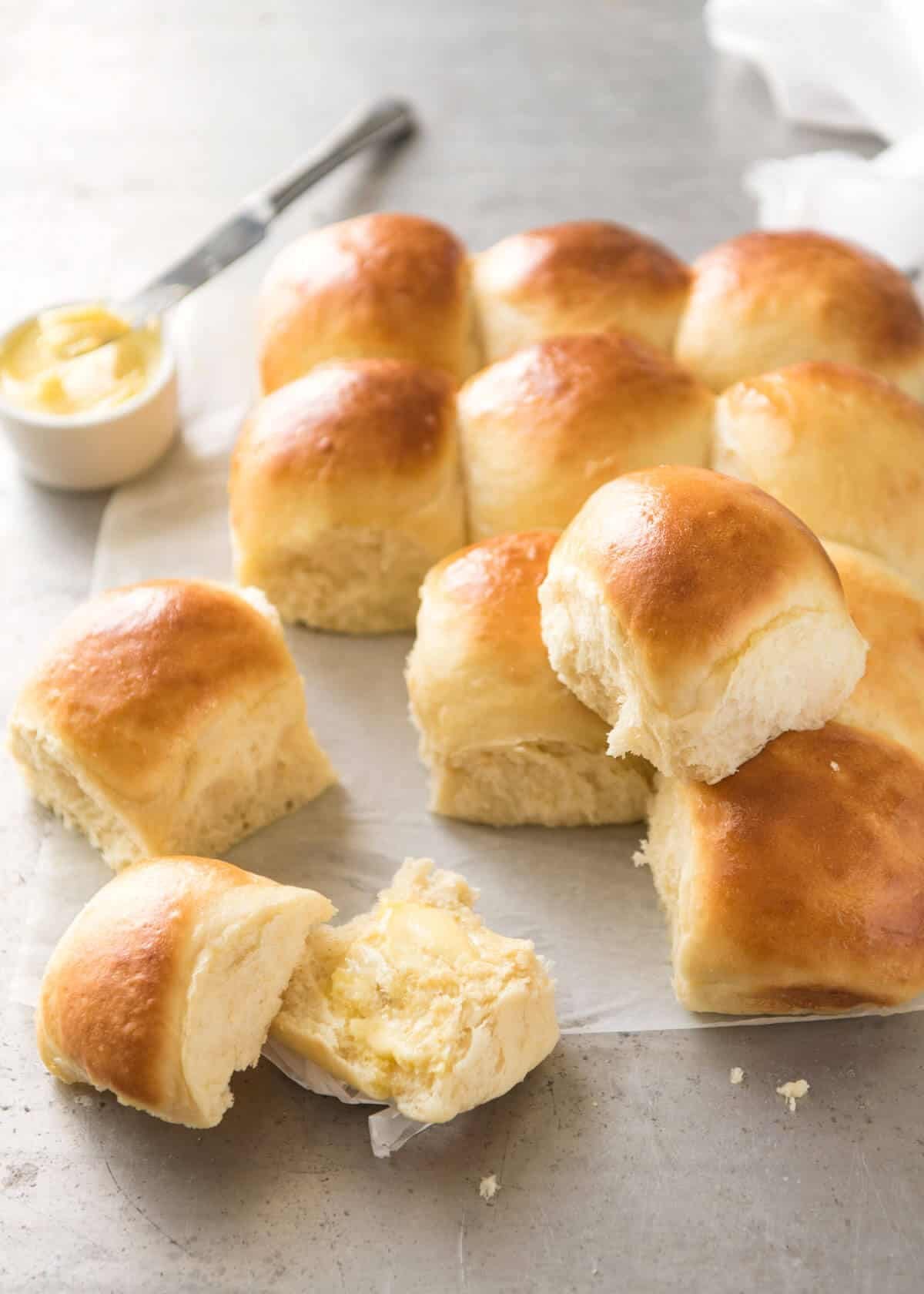 Soft No-Knead Dinner Rolls – 25-Minute Recipe