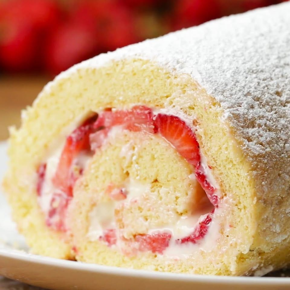 Strawberry Cheesecake Cake Roll – 35-Minute Recipe