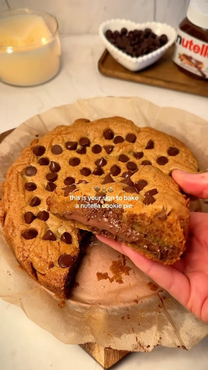 Nutella Stuffed Cookie Pie
