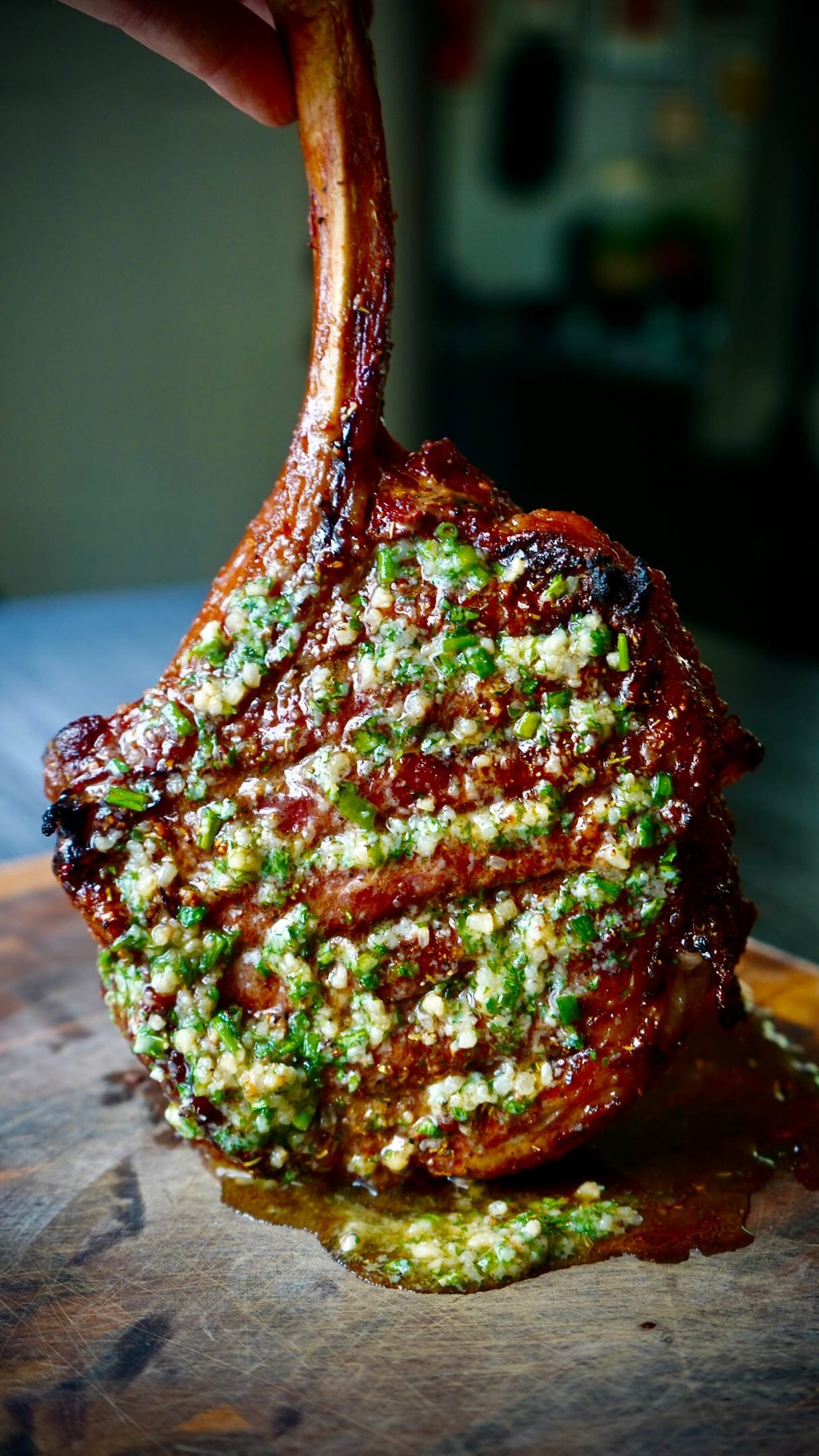 Tomahawk Steak with Garlic Parmesan Compound Butter – 75-Minute Recipe