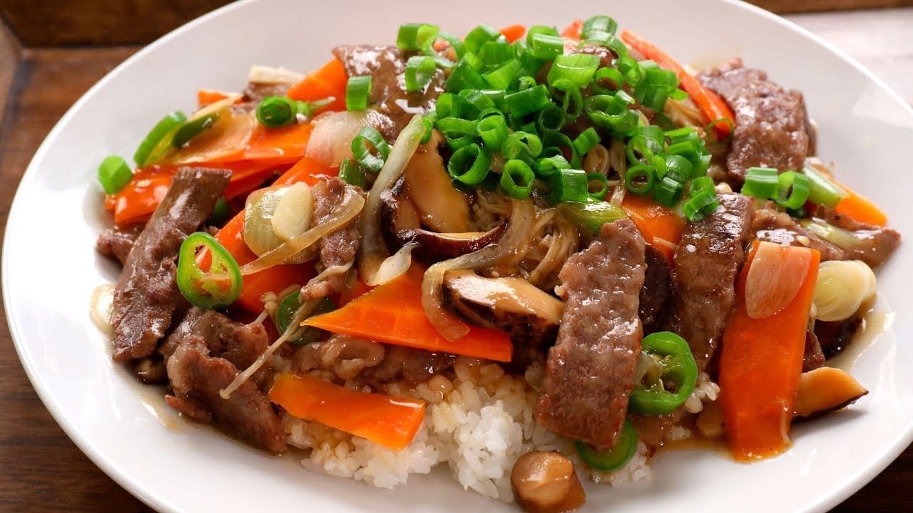 Beef and Mushrooms Stir-Fried Over Rice – 20-Minute Recipe