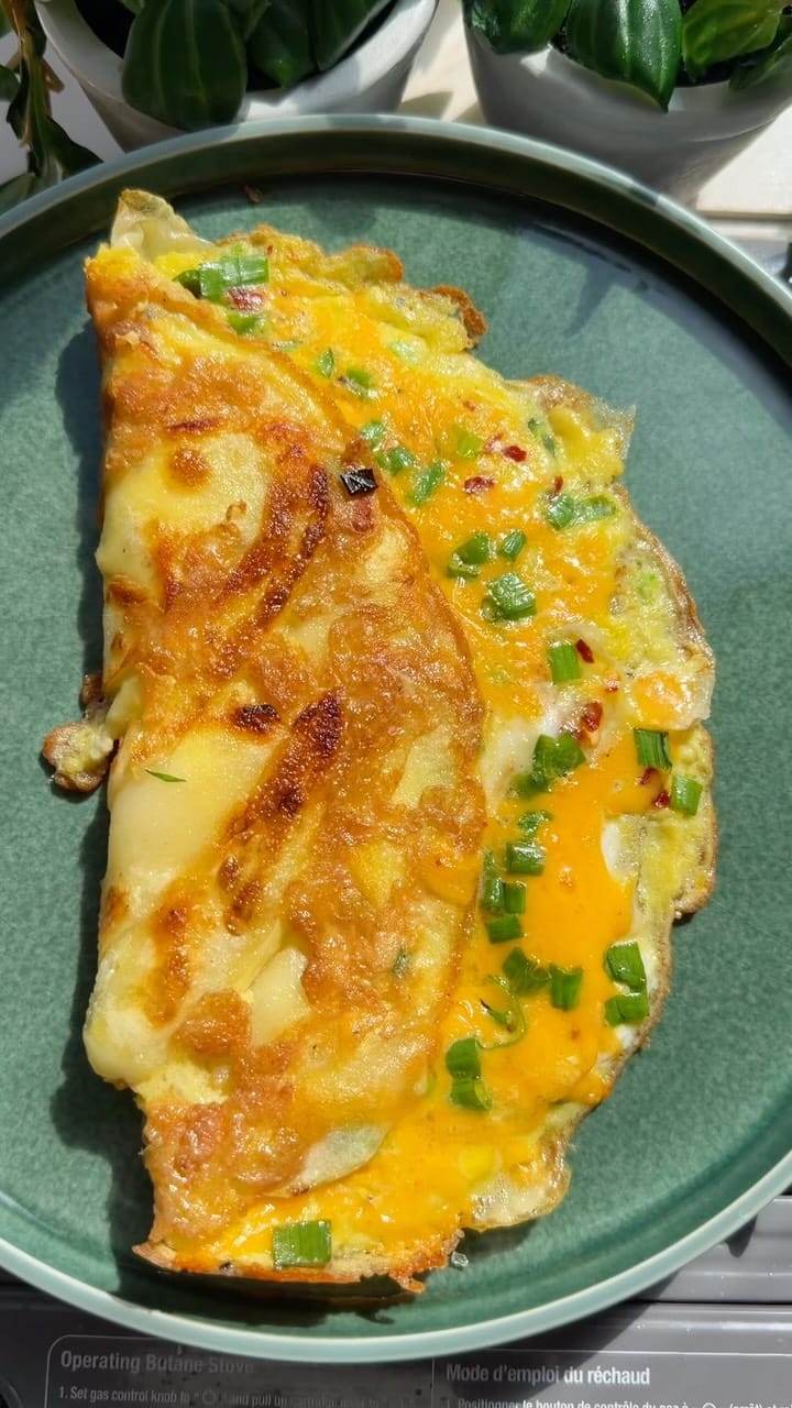 Crispy Potato Cheesy Omelette – 25-Minute Recipe
