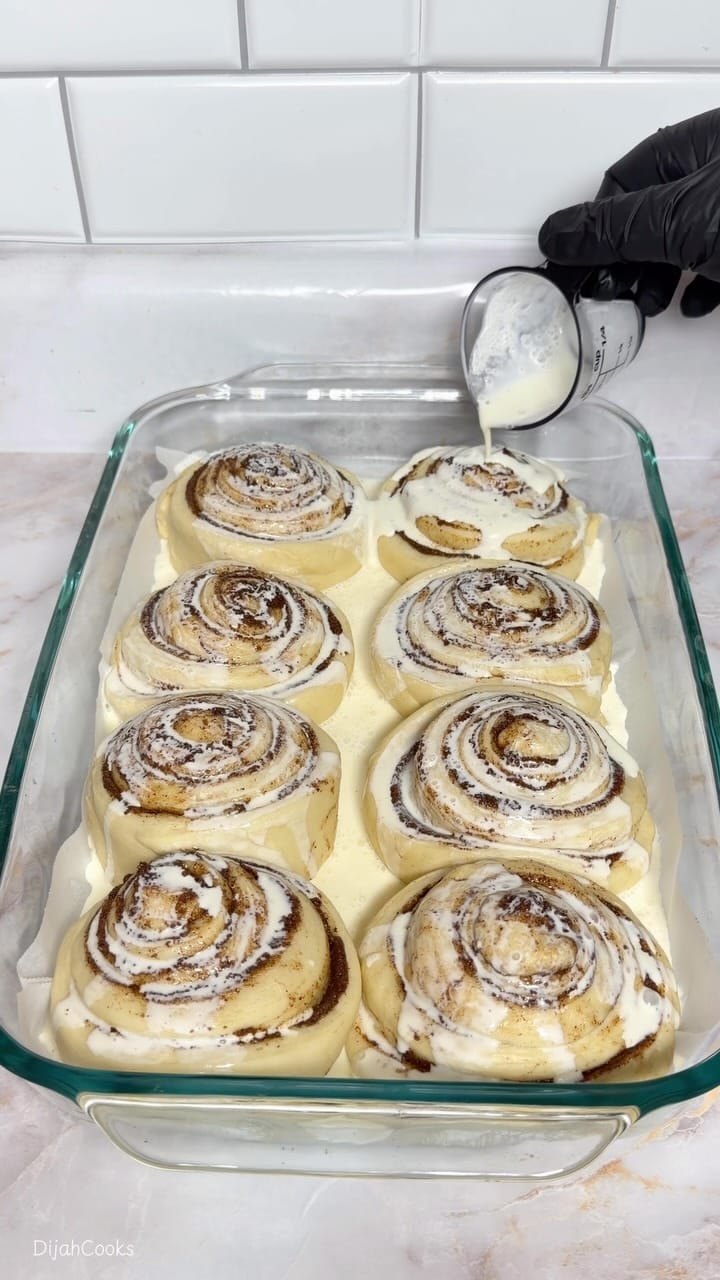 Ooey‑Gooey Cinnamon Rolls with Cream Cheese Frosting