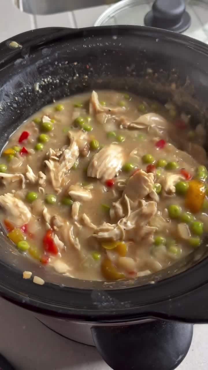 Slow Cooker Creamy Pepper Chicken – 245-Minute Recipe