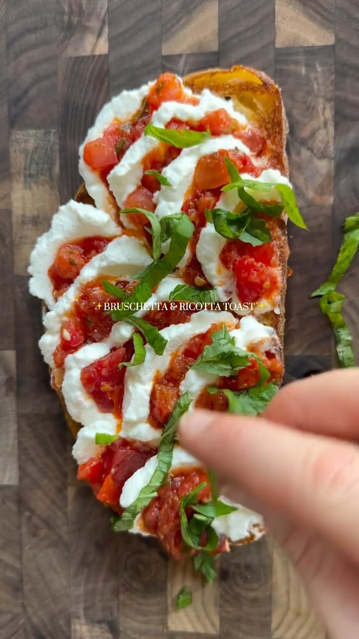 Bruschetta and Ricotta Toast – 10-Minute Recipe