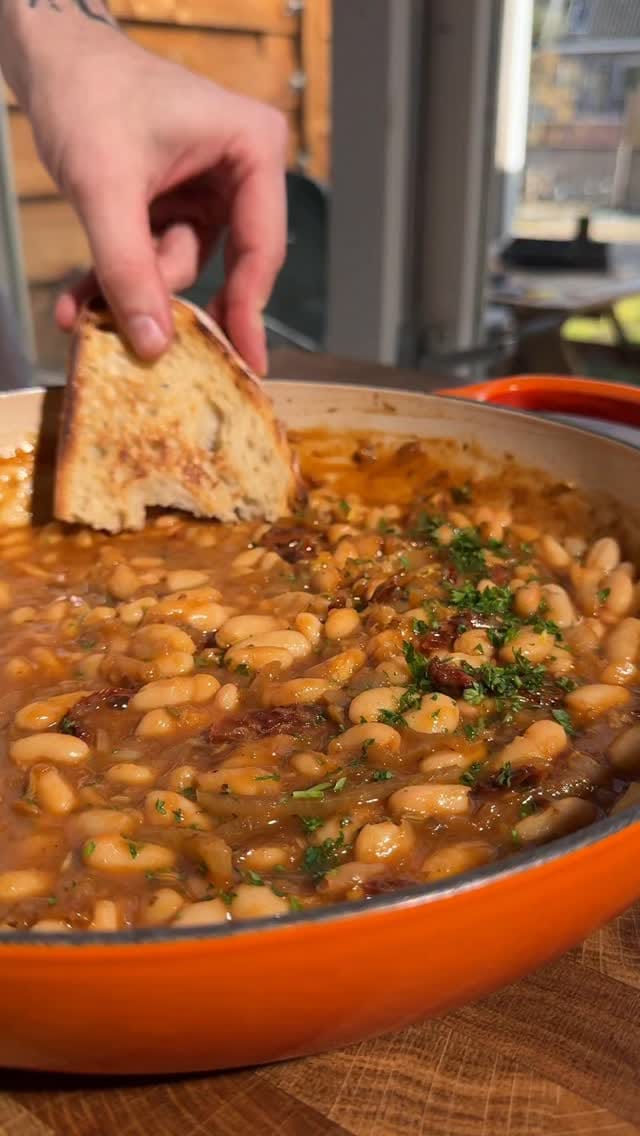 Caramelized Onion & Sundried Tomato Butterbeans – 35-Minute Recipe