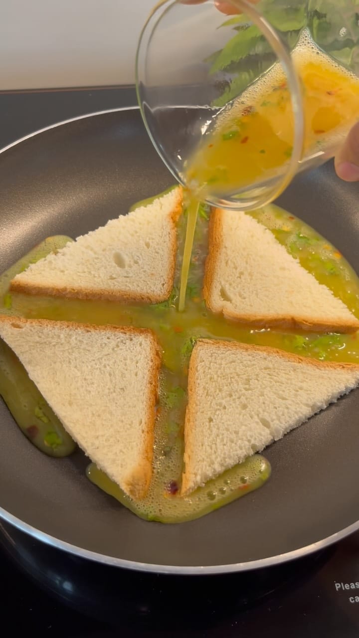 Egg and Cheese Bread Omelette – 10-Minute Recipe