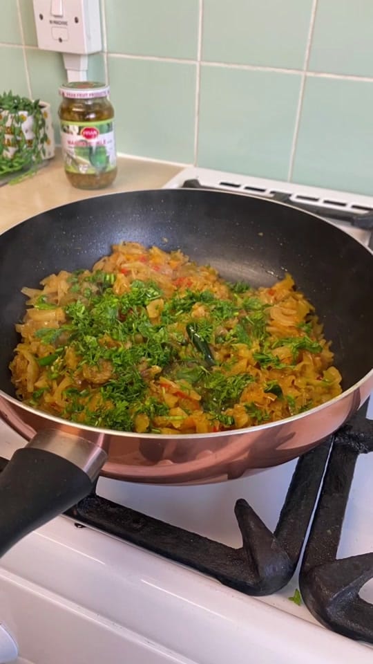 Bengali Stir‑Fried Cabbage and Bell Peppers – 30-Minute Recipe