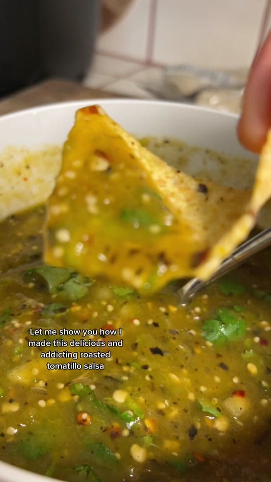 Roasted Tomatillo Salsa – 25-Minute Recipe