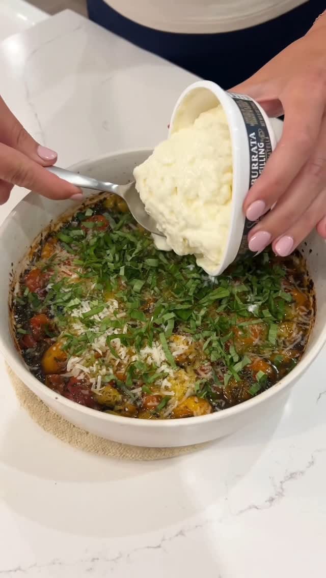Roasted Tomato Burrata Dip with Garlic Bread Crostinis Recipe