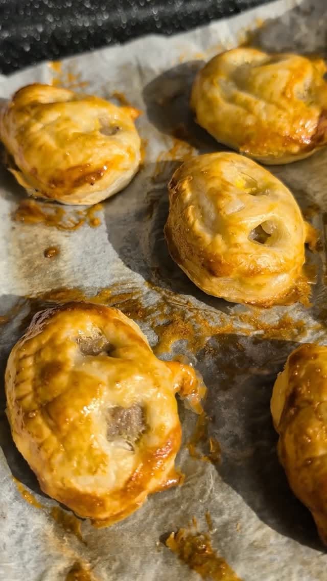 Pumpkin Shaped Sausage Rolls – 30-Minute Recipe