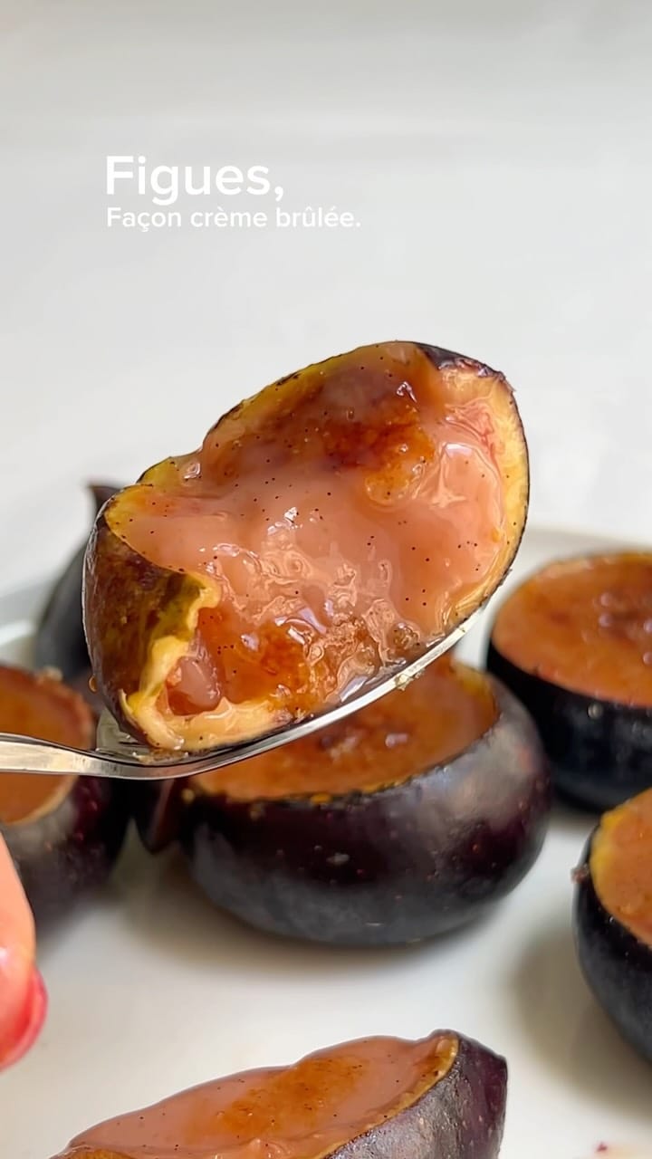 Figs with Crumbly Cream
