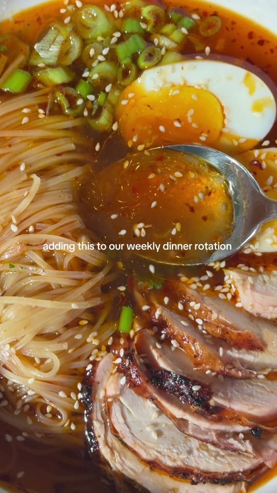 Ramen‑Inspired Spicy Chicken Rice Noodle Bowl – 45-Minute Recipe