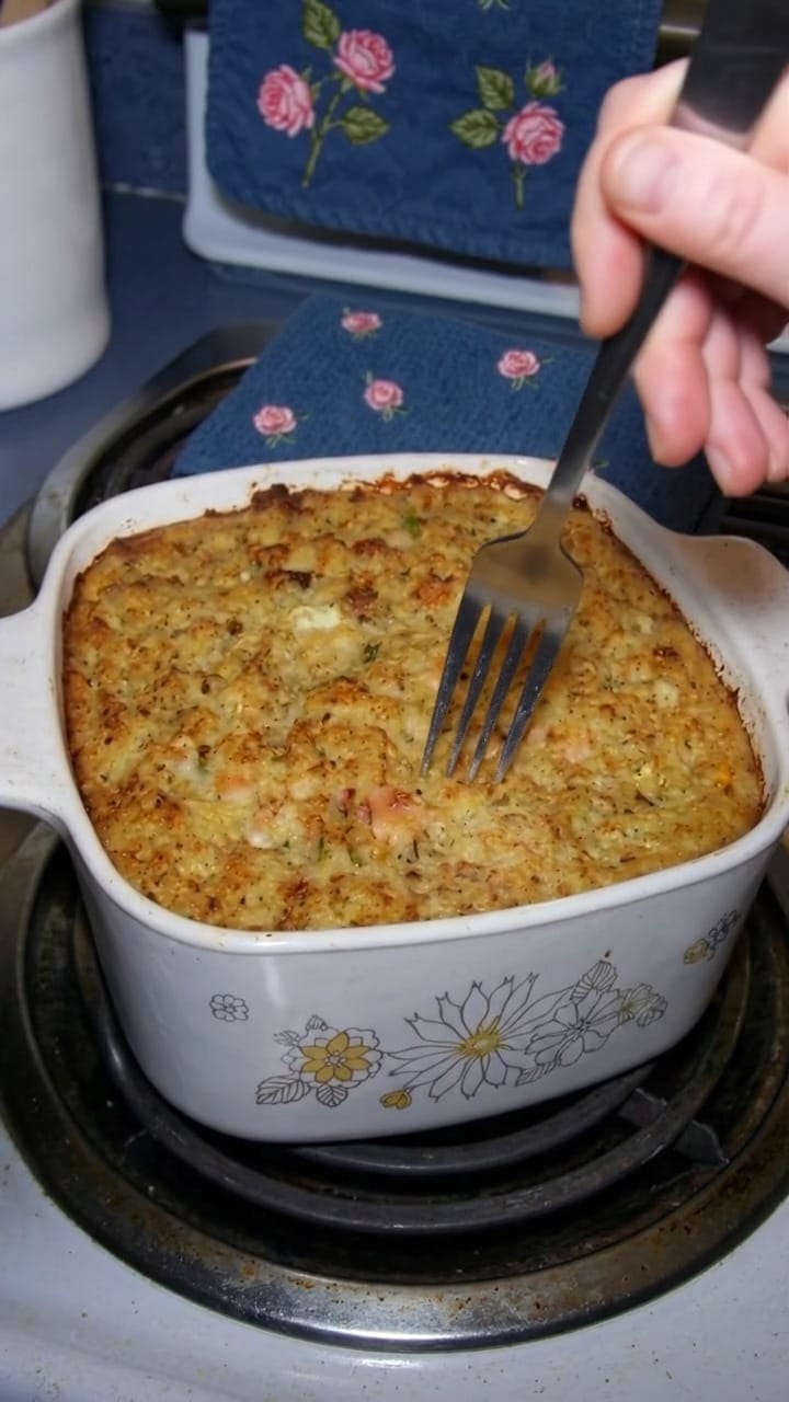 Creamy Cheesy Chicken and Rice Casserole – 45-Minute Recipe