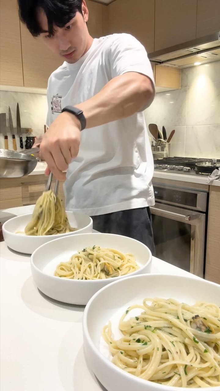 Clam Spaghetti with Lemon and Herbs