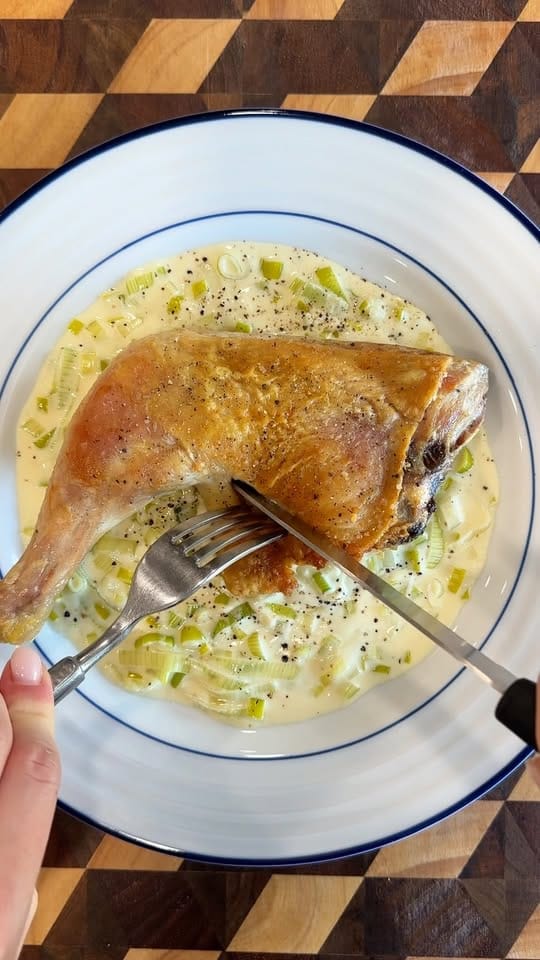 Roast Chicken with Creamy Leek Pan Sauce – 80-Minute Recipe