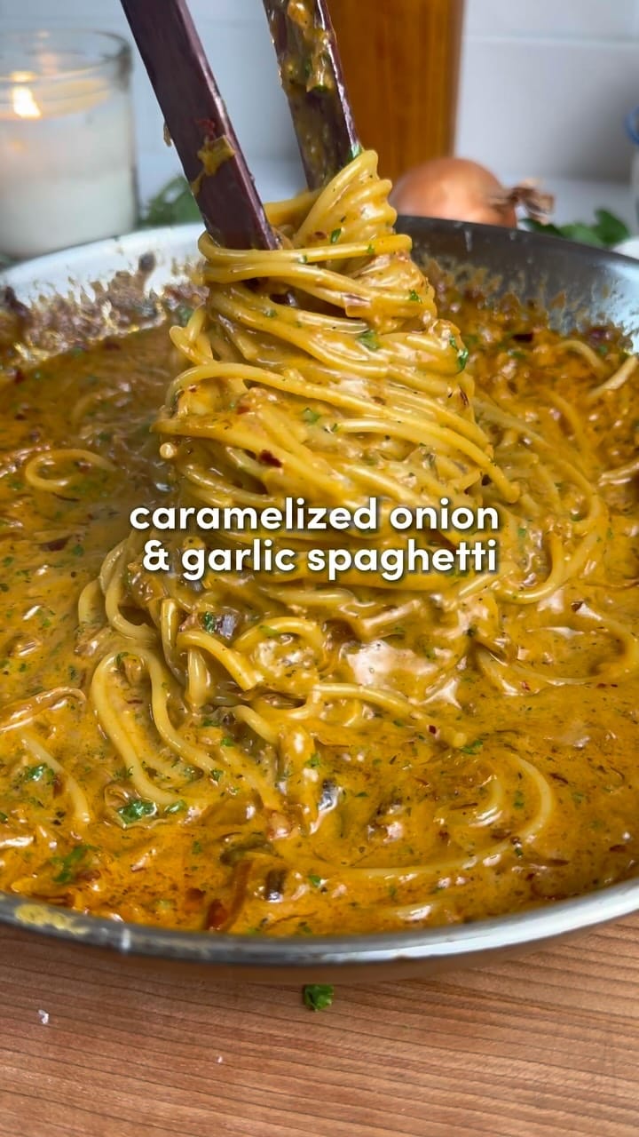 Caramelized Onion & Garlic Spaghetti – 35-Minute Recipe