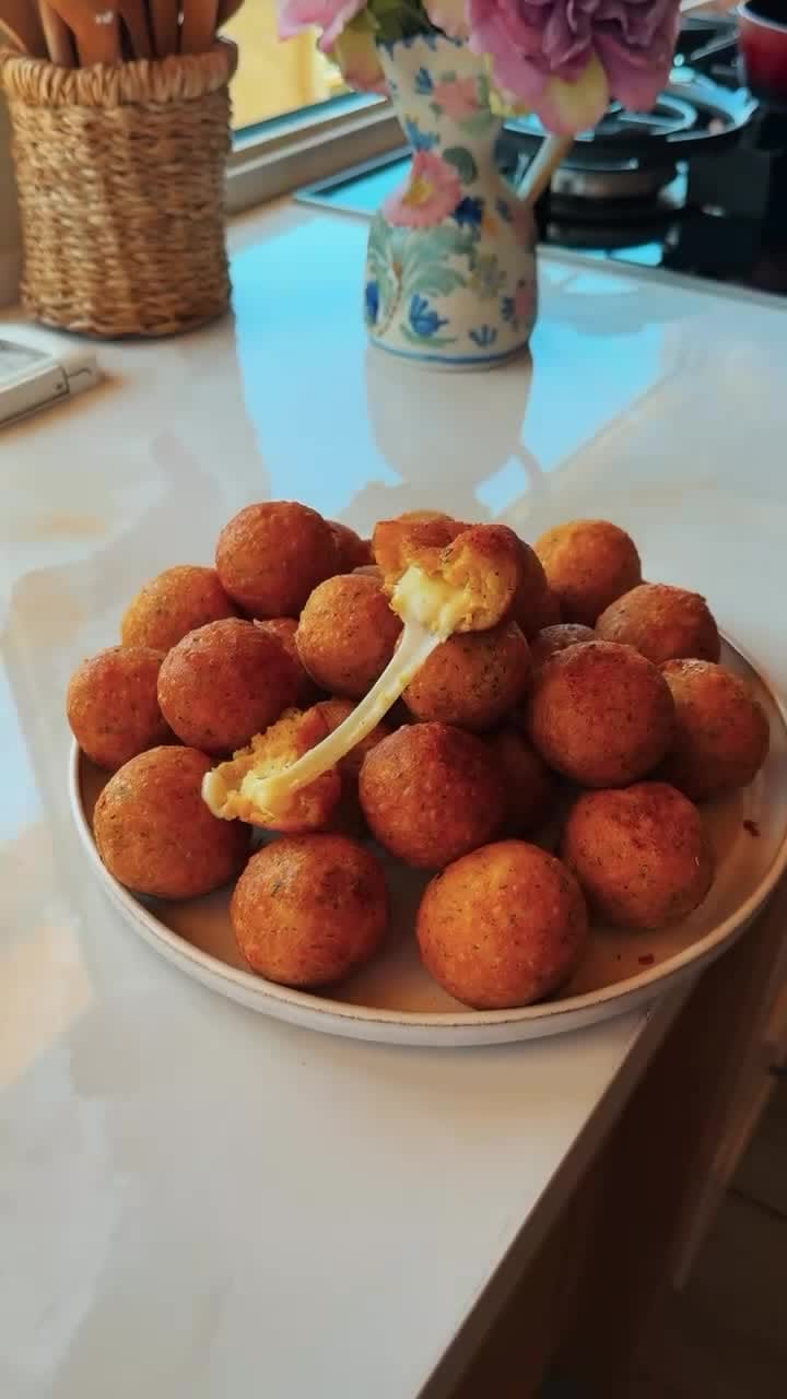 Potato Balls with Mozzarella Filling – 35-Minute Recipe