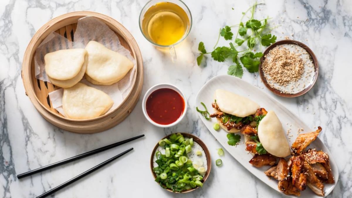 Steamed Buns with Korean Chicken