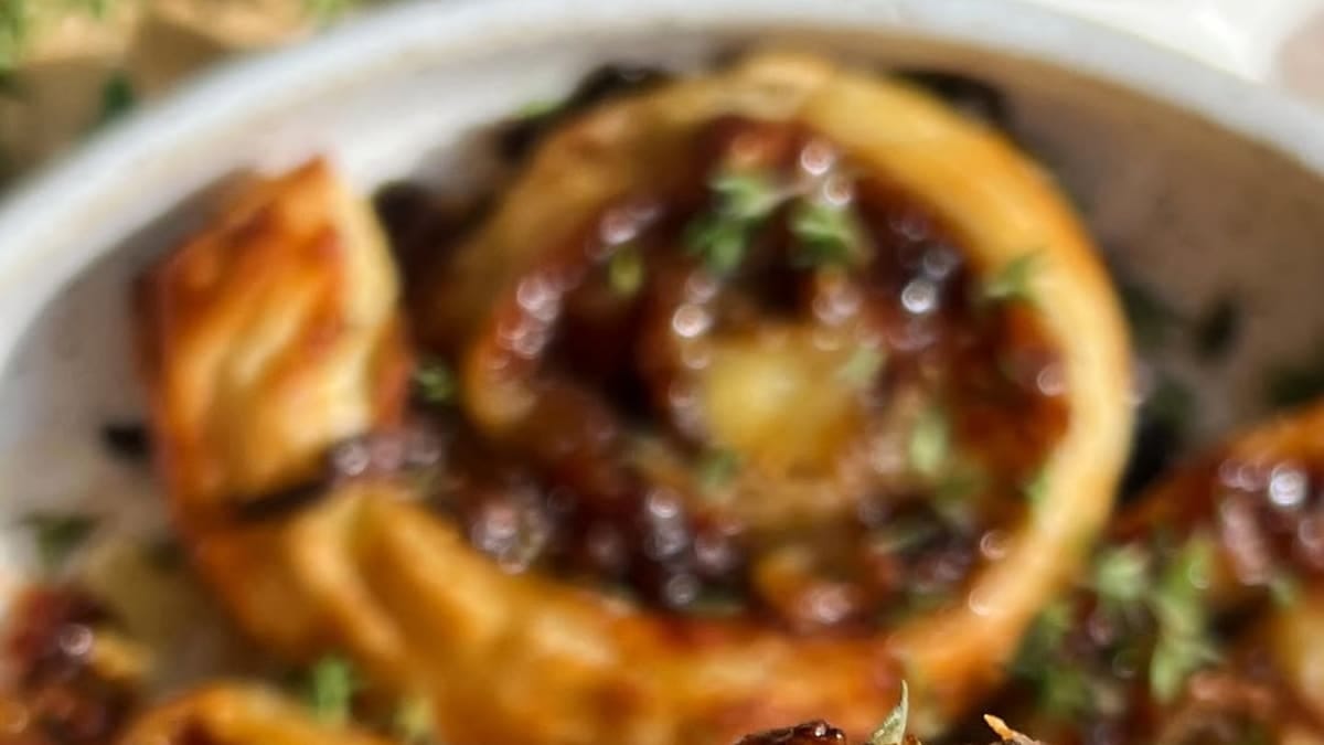 Caramelized Onion, Brie & Fig Puff Pastry Pinwheels