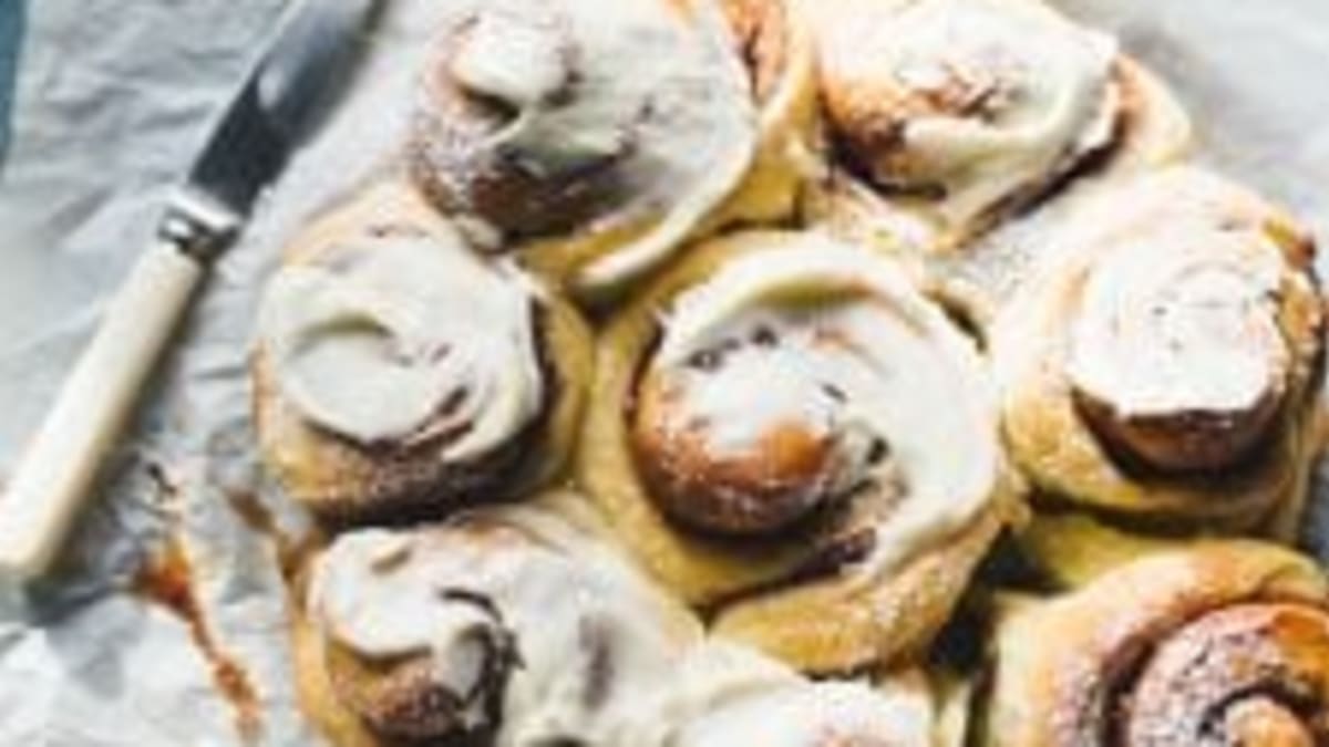 Soft & Gooey Sourdough Cinnamon Rolls