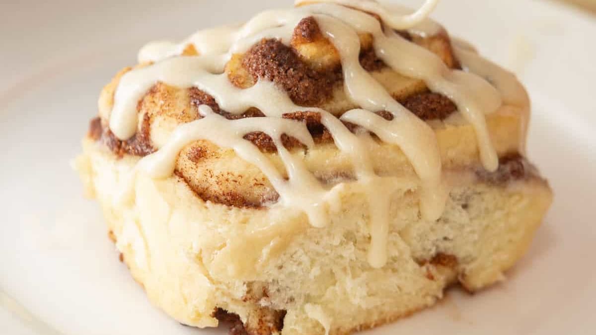Cinnamon Roll Icing (without cream cheese!)