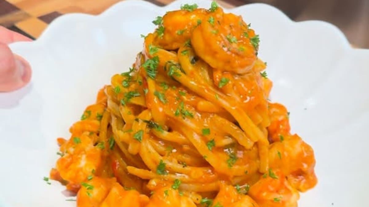 Tomato and Prawn Linguine