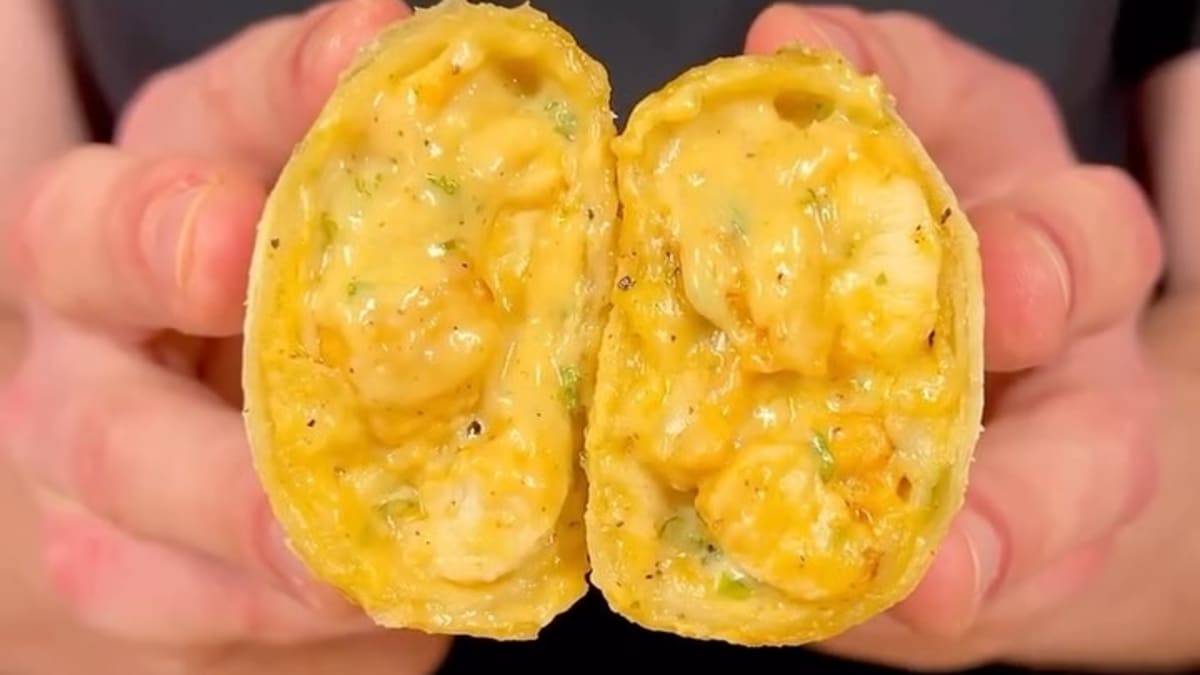 Cheesy Garlic Chicken Rolls