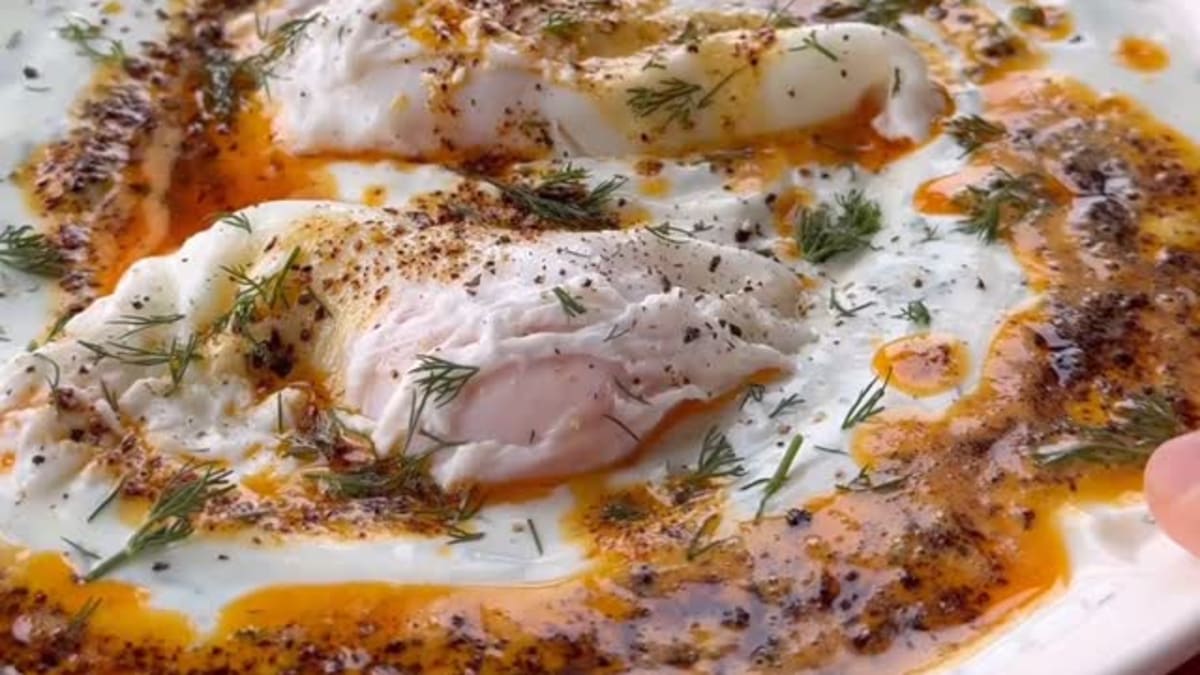Turkish Eggs (Cilbir)