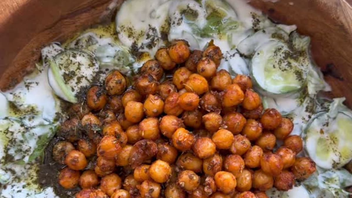 Purslane and Chickpea Salad