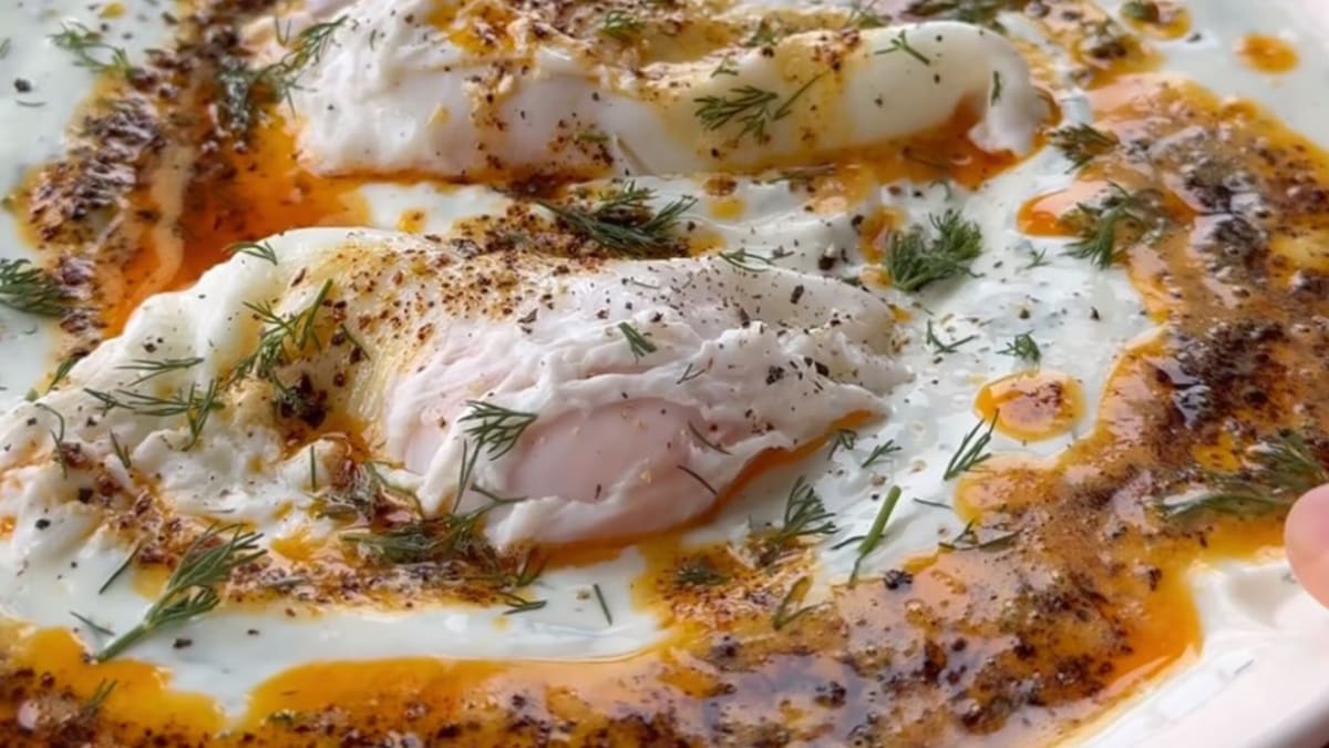 Turkish Eggs (Cilbir)
