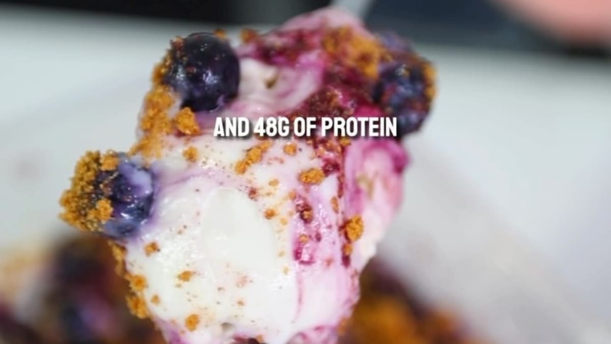 Stupid Simple Blueberry Cheesecake Overnight Oats