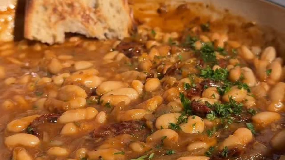 Caramelized Onion & Sundried Tomato Butterbeans