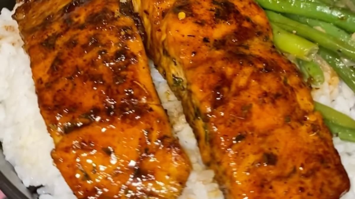 Hot Honey Glazed Salmon – 25-Minute Recipe