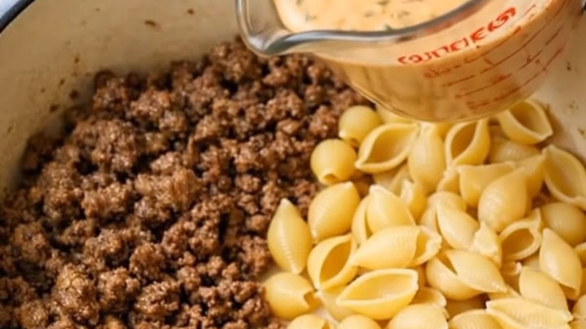 One-Pot Creamy Beef & Shell Pasta – 30-Minute Recipe