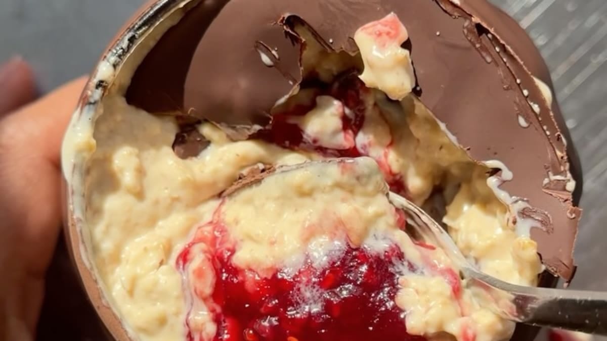 Peanut Butter & Jelly Overnight Oats with a Chocolate Smash Lid