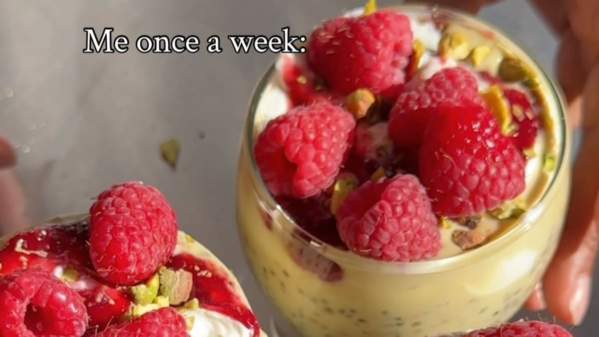 Pistachio & Raspberry Overnight Oats