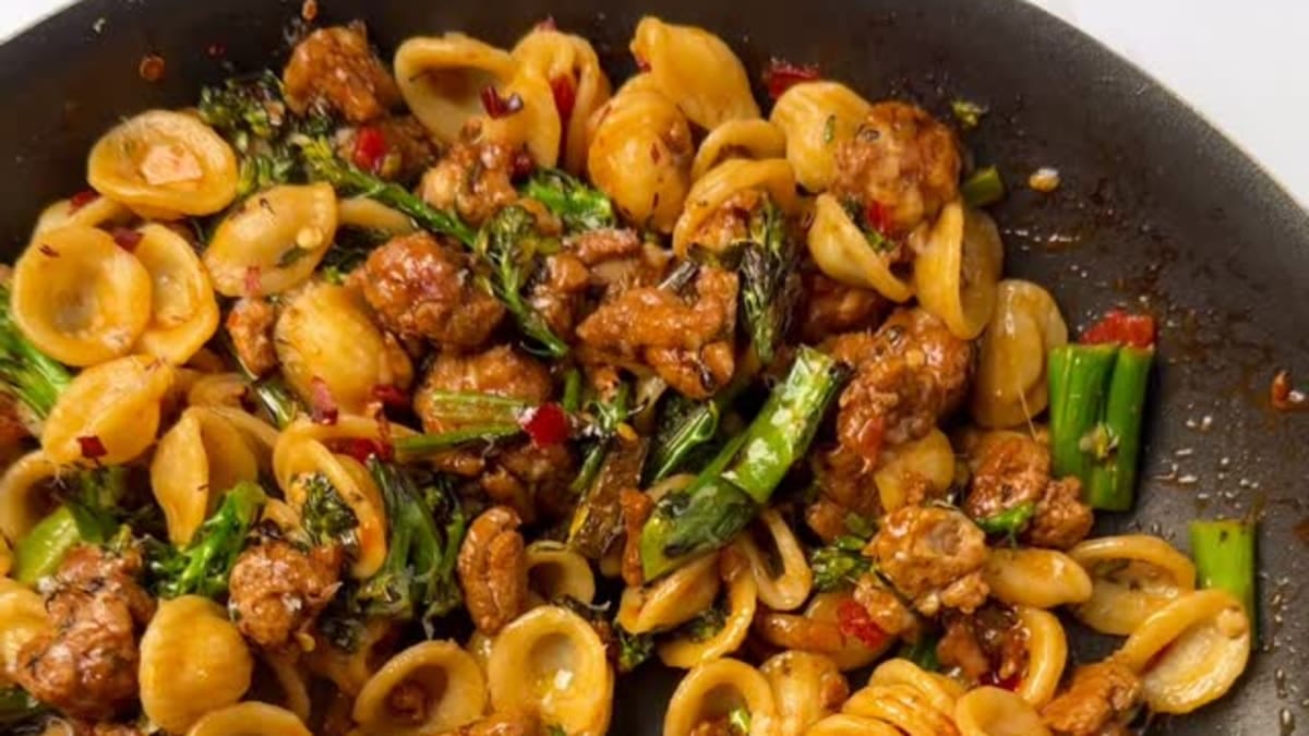 High‑Protein Broccoli Sausage Pasta with Sweet & Spicy Sauce