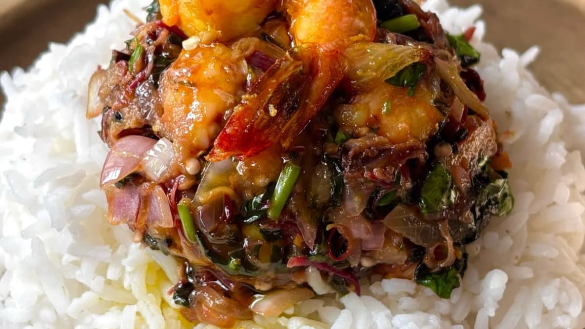 Red Amaranth Eggplant Prawn Bhorta – 35-Minute Recipe
