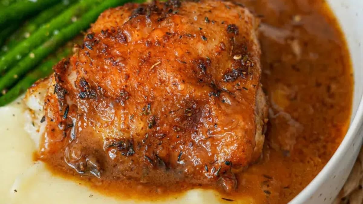 One-Pan Baked Chicken and Gravy – 60-Minute Recipe