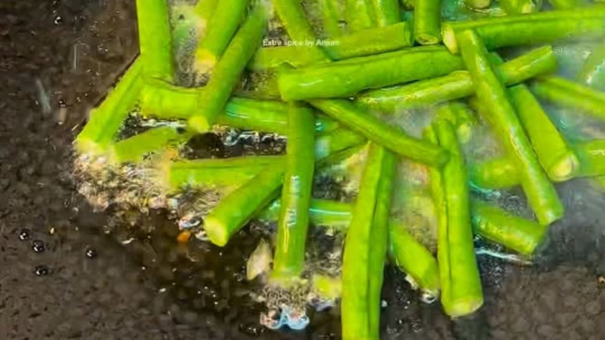 Green Chili Rice with Fried Shrimp – 35-Minute Recipe