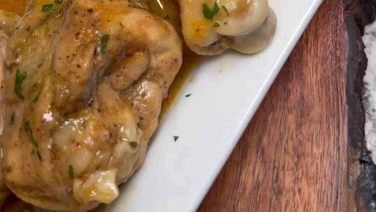 Baked Chicken with Creamy Gravy Sauce – 165-Minute Recipe